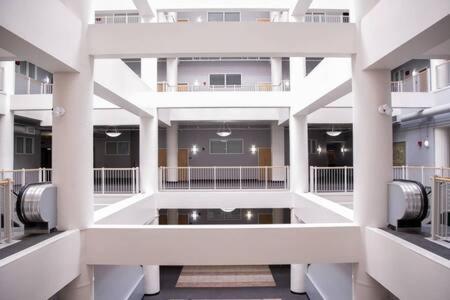 Cozysuites - 2Br With Direct Skybridge Access #5 Индианаполис Экстерьер фото