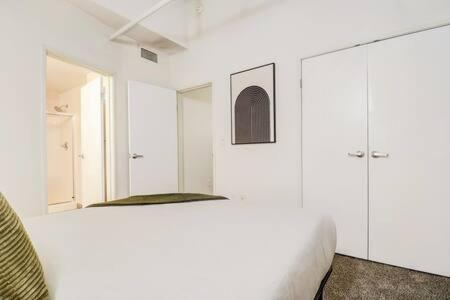 Cozysuites - 2Br With Direct Skybridge Access #5 Индианаполис Экстерьер фото