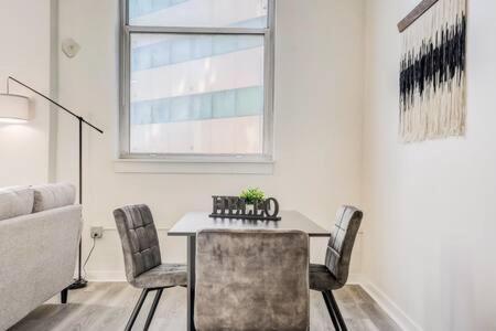 Cozysuites - 2Br With Direct Skybridge Access #5 Индианаполис Экстерьер фото